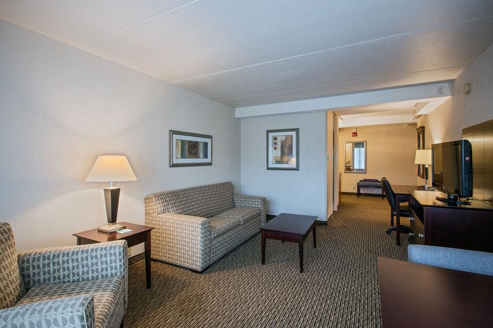Fairfield Inn & Suites Springfield Энфилд Экстерьер фото