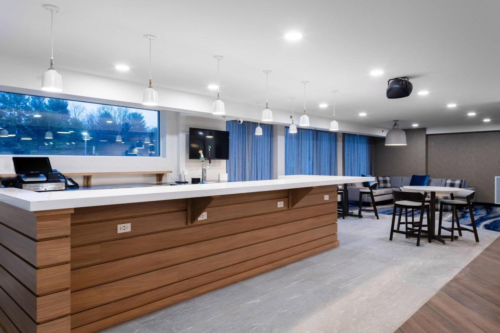 Fairfield Inn & Suites Springfield Энфилд Экстерьер фото