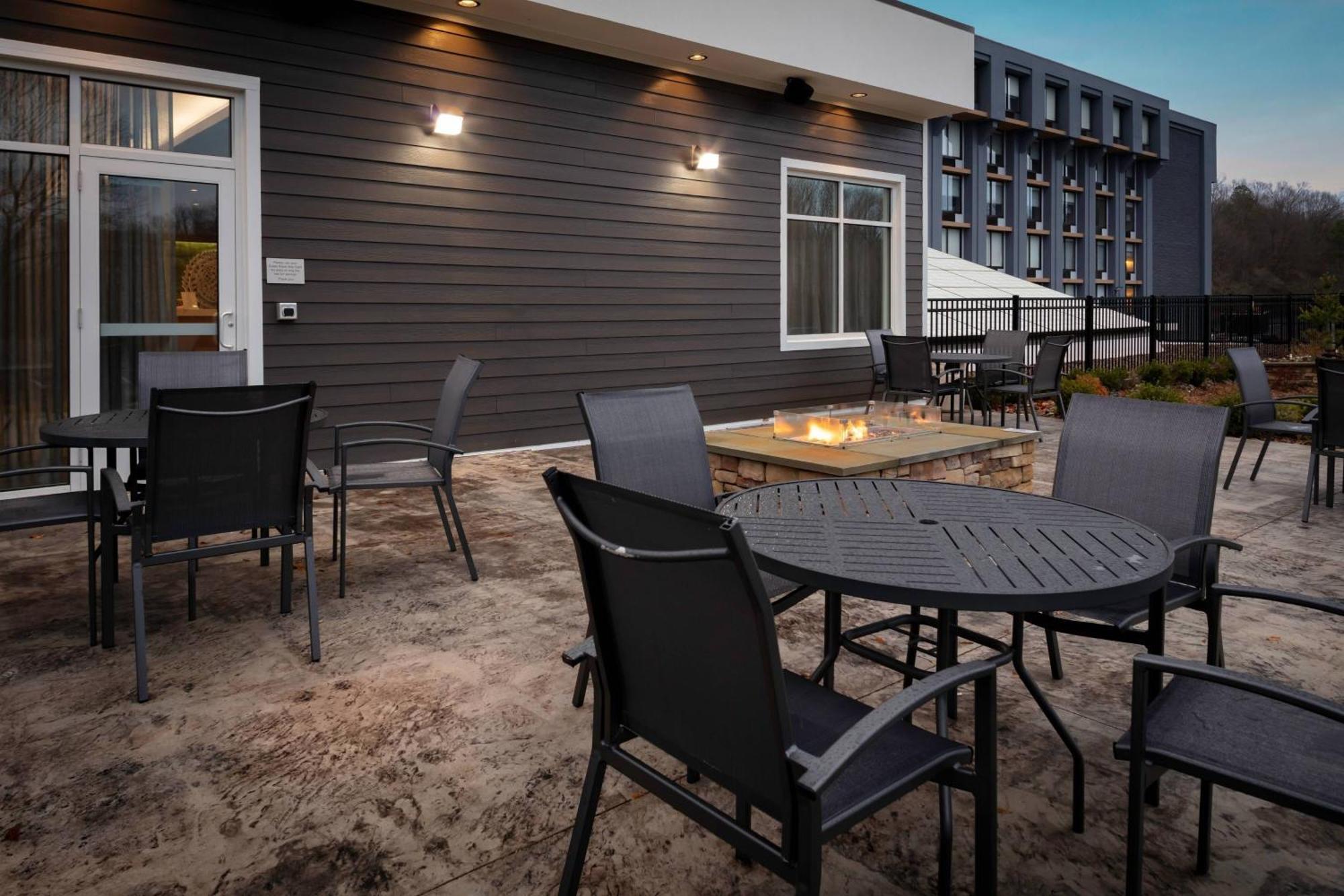 Fairfield Inn & Suites Springfield Энфилд Экстерьер фото